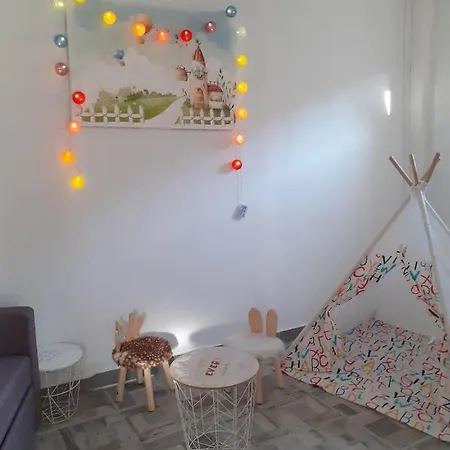 Flower House Tatil Evi Pitrofos